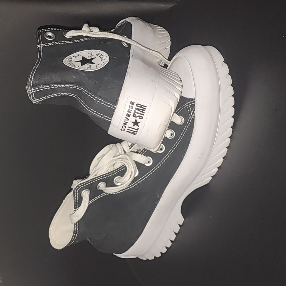 Womens Chuck Taylor's Lugged